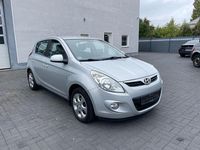Gebraucht Hyundai i20 75 PS (55 kW) 2012 Silber Limousine
