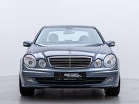Second-hand Mercedes E500 306 CP (225 kW) 2004 Albastru Berlinǎ