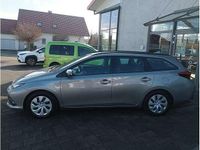 Gebraucht Toyota Auris Cool 99 PS (72 kW) 2016 New medium silver/ grey Kombi