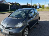 Gebraucht Toyota Aygo 68 PS (50 kW) 2006 Grau Kleinwagen