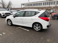 Gebraucht Peugeot 207 Premium 111 PS (81 kW) 2011 Weiß Kombi