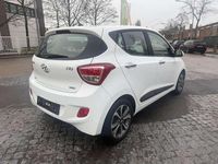 Gebraucht Hyundai i10 Style 87 PS (63 kW) 2015 Polar white / sol Kleinwagen