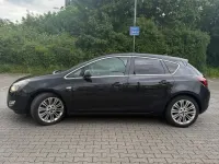 Używany Opel Astra 179 KM (131 kW) 2012 Czarny Sedan/Limuzyna