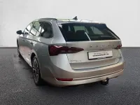 Gebraucht Skoda Octavia Clever 150 PS (110 kW) 2023 Brillantsilber metallic Kombi