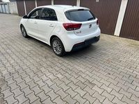 Gebraucht Kia Rio 84 PS (61 kW) 2018 Weiß Limousine