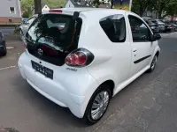 Gebraucht Toyota Aygo Cool 68 PS (50 kW) 2014 Cool white Kleinwagen