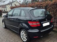 Gebraucht Mercedes B180 116 PS (85 kW) 2011 Schwarz Van / Kleinbus