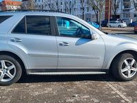 Gebraucht Mercedes ML320 224 PS (164 kW) 2006 Silber SUV