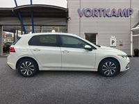 Gebraucht VW Golf VIII 150 PS (110 kW) 2022 Oryxweiß perlmutteffekt (metallic) Limousine