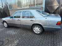Gebraucht Mercedes E230 132 PS (97 kW) 1992 Silber Limousine