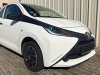 Gebraucht Toyota Aygo 69 PS (50 kW) 2015 Weiß Kleinwagen