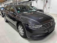 Gebraucht VW Passat Basis 122 PS (89 kW) 2023 Grau Kombi