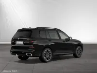 Gebraucht BMW X7 M Sport 352 PS (258 kW) 2025 Saphirschwarz metallic SUV