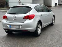 Gebraucht Opel Astra 165 PS (121 kW) 2011 Limousine