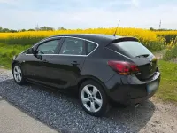 Używany Opel Astra 140 KM (102 kW) 2010 Czarny Coupe