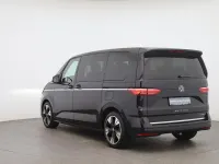 Gebraucht VW Multivan Style 150 PS (110 kW) 2023 Schwarz Van / Kleinbus