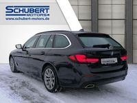 Gebraucht BMW 520 190 PS (139 kW) 2020 Sophistograu brillanteffekt metalli Kombi