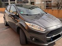 Gebraucht Ford Fiesta Celebration 80 PS (58 kW) 2017 Grau Kleinwagen