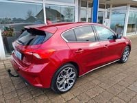 Używany Ford Focus Titanium 150 KM (110 kW) 2018 Czerwony Sedan/Limuzyna