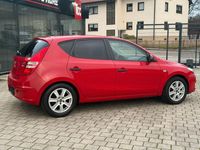 Gebraucht Hyundai i30 Edition+ 109 PS (80 kW) 2009 Rot Limousine