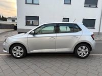 Gebraucht Skoda Fabia 60 PS (44 kW) 2018 Silber Limousine