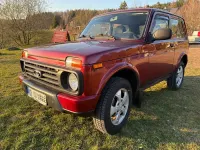 Używany Lada Urban 83 KM (61 kW) 2017 Czerwony SUV