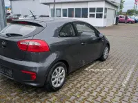 Gebraucht Kia Rio 84 PS (61 kW) 2015 Grau Kleinwagen