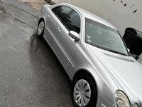 Gebraucht Mercedes E220 177 PS (130 kW) 2002 Silber Limousine