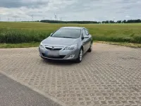 Gebraucht Opel Astra Design Edition 116 PS (85 kW) 2011 Silber Limousine