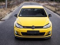 Gebraucht VW Golf VII Active 184 PS (135 kW) 2015 Gelb Limousine