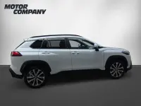 Gebraucht Toyota Corolla Cross Team 197 PS (144 kW) 2023 Platinumweiß perleffekt SUV