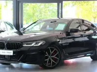 Gebraucht BMW 545e M Sport 394 PS (289 kW) 2023 Schwarz Limousine