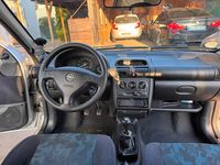 Second-hand Opel Corsa 65 CP (47 kW) 2000 Argintiu Hatchback