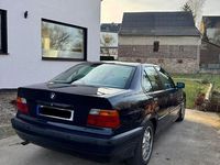 Gebraucht BMW 316 Basis 102 PS (75 kW) 1997 Blau Limousine