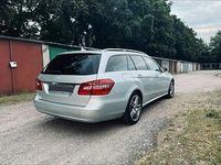 Gebraucht Mercedes E220 Avantgarde 170 PS (125 kW) 2010 Grau Kombi