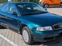Używany Audi A4 101 KM (74 kW) 1995 Zielony Sedan/Limuzyna