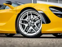 Gebraucht McLaren 750S 751 PS (552 kW) 2024 Gelb Cabrio
