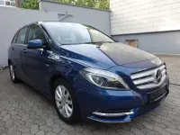 Gebraucht Mercedes B180 122 PS (89 kW) 2012 Blau Kleinwagen