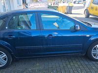 Gebraucht Ford Focus Ghia 101 PS (74 kW) 2005 Blau Limousine