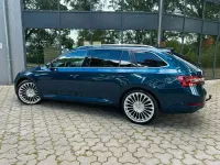 Gebraucht Skoda Superb LAURIN & KLEMENT 190 PS (139 kW) 2017 Blau Kombi