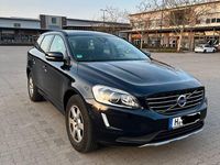Gebraucht Volvo XC60 Momentum 150 PS (110 kW) 2016 Blau SUV