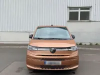Gebraucht VW Multivan Life 150 PS (110 kW) 2024 Gold Van / Kleinbus