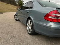 Gebraucht Mercedes E200 163 PS (119 kW) 2004 Blau Limousine