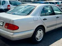 Brugt Mercedes E200 136 HK (100 kW) 1997 Sølv Sedan