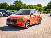 Gebraucht Suzuki Swift Comfort+ 83 PS (61 kW) 2024 Flame orange pearl metallic Kleinwagen