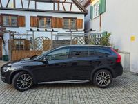 Gebraucht Volvo V60 CC Summum 190 PS (139 kW) 2016 Schwarz Kombi