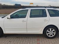 Gebraucht Skoda Octavia Ambition 105 PS (77 kW) 2012 Weiß Kombi