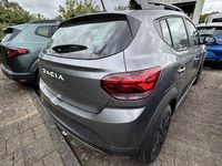 Neu Dacia Sandero Expression 101 PS (74 kW) 2025 Grün Kleinwagen