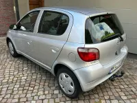 Gebraucht Toyota Yaris 68 PS (50 kW) 2001 Silber Limousine