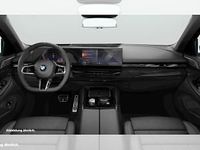 Neu BMW 540 303 PS (222 kW) 2026 Schwarz (m carbonschwarz metallic) Kombi